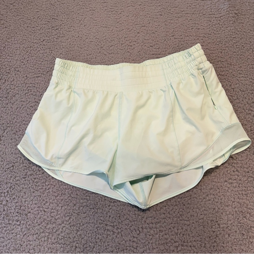 Women Lululemon Hotty Hot High-Rise Lined Short 2.5" Mint Moment Size 12